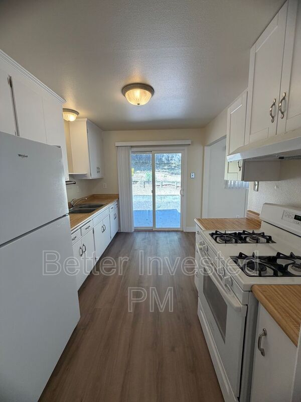 Photo - 206 Rosemary Ln