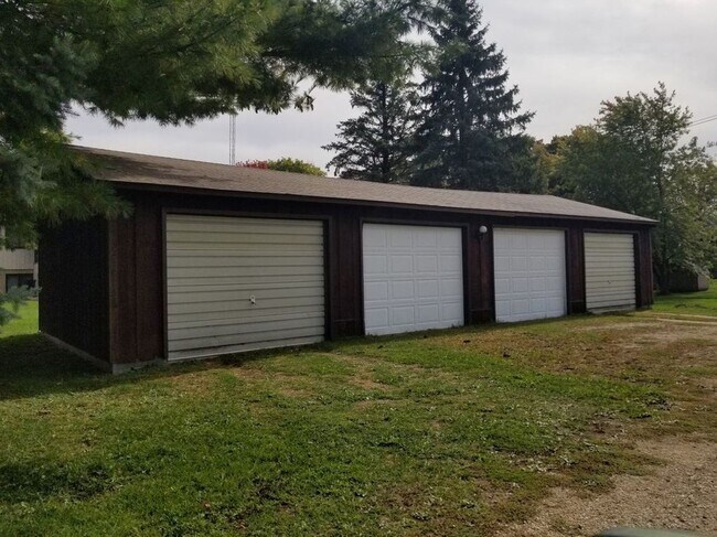 Tenant Parking - 103 S Spring St Unit Apt 3