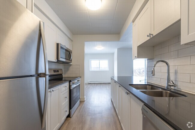 2BR, 1BA - 944SF - Kitchen