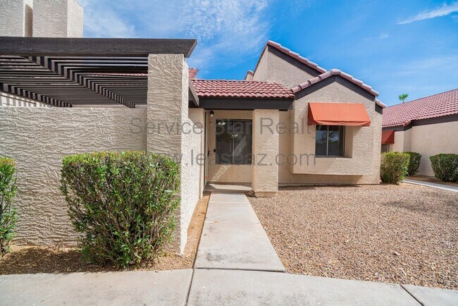 Photo - 2127 E 10th St