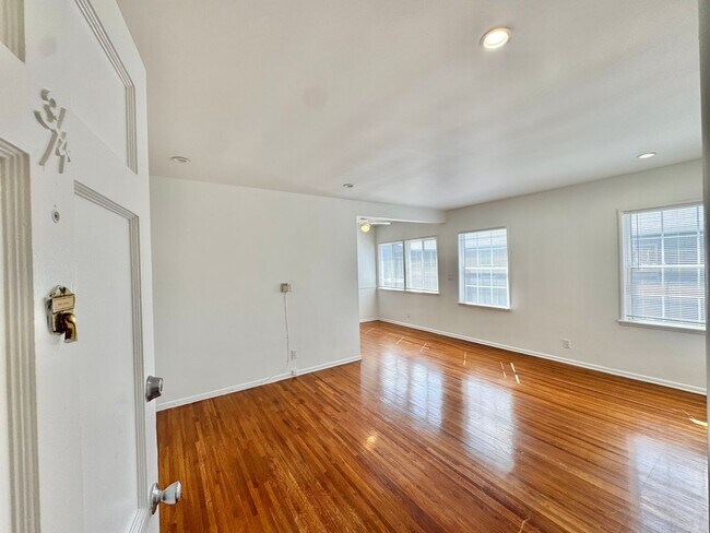3572-3576 S Centinela Ave