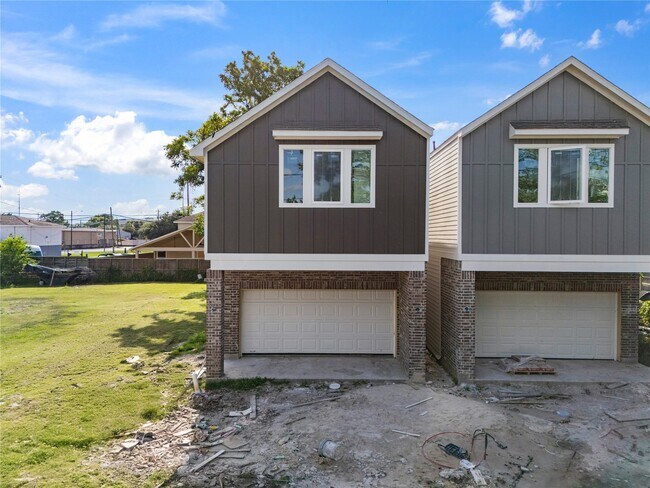 Photo - 1504 Hussion St