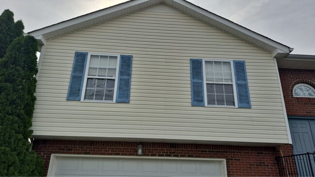 Photo - 3409 Summerfield Dr House