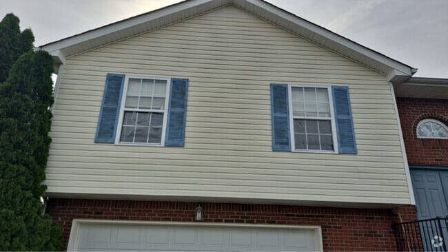 Building Photo - 3409 Summerfield Dr Rental