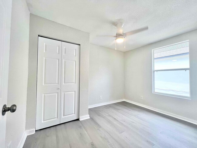 Photo - 960 18th St S