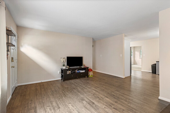 Photo - 222 Belray Dr