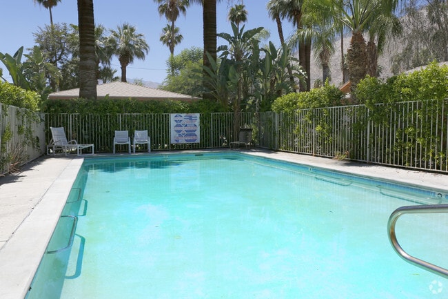 Pool - El Moro Villa Apartments