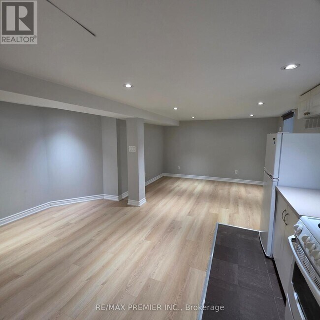Photo - 1487 King St W
