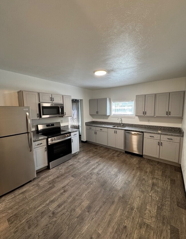 Photo - 601 W Wolf Ave
