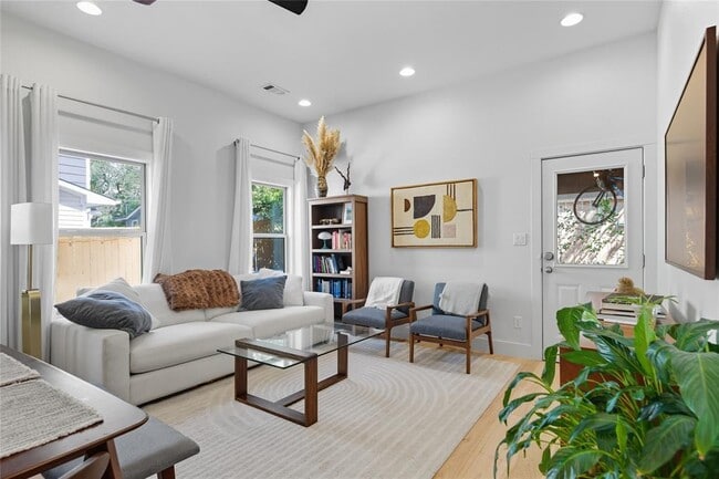 Photo - 2007 S L Davis Ave