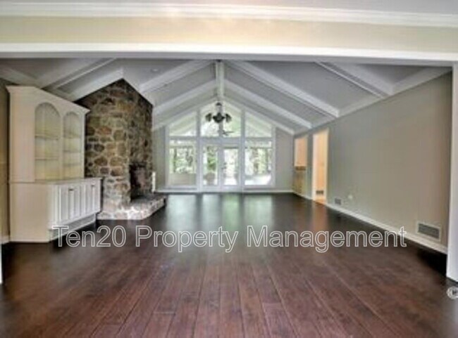 4720 Shenandoah Ct