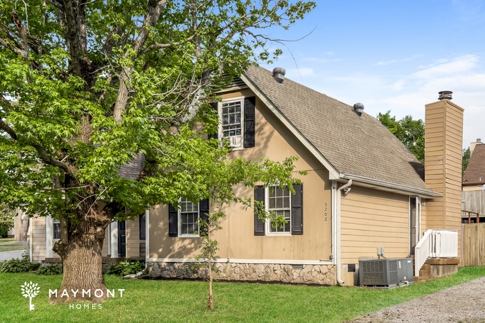 Photo - 3202 Lakeford Dr
