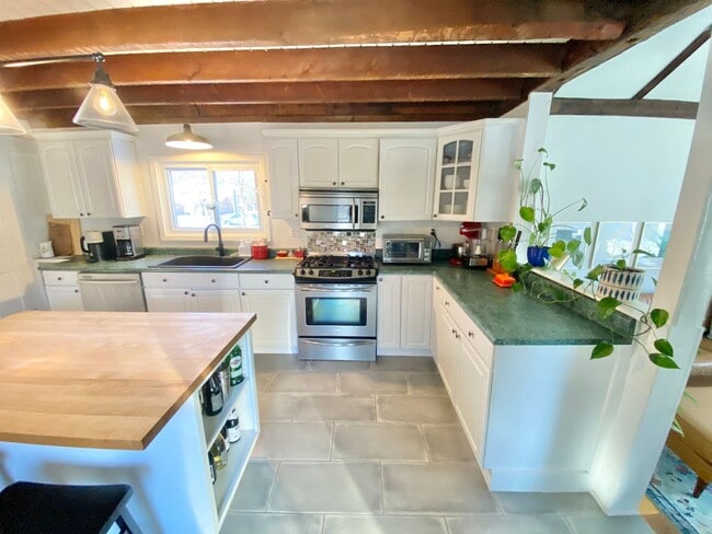 Photo - 3 Bedroom House Colchester Available 8/15