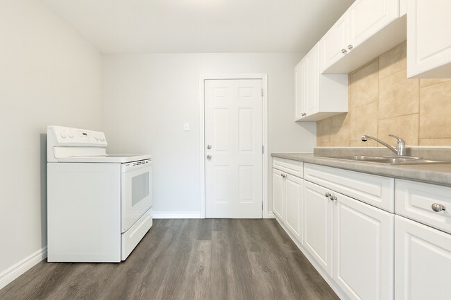 Photo - 18 Barnesdale Ave N Unit 2