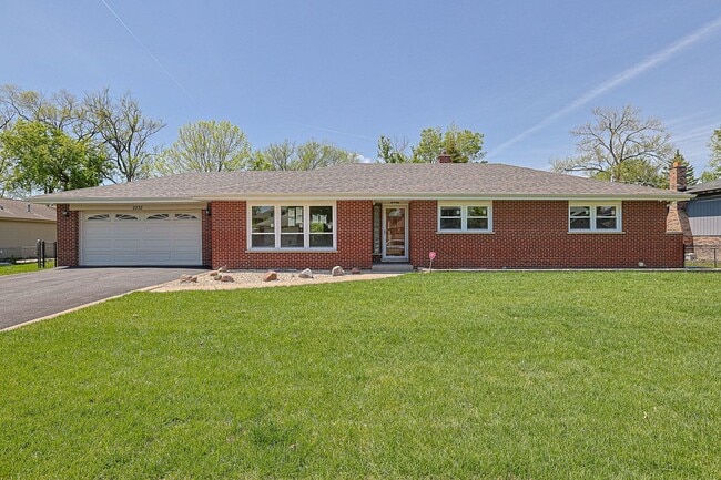 Building Photo - 2232 Sprucewood Ave