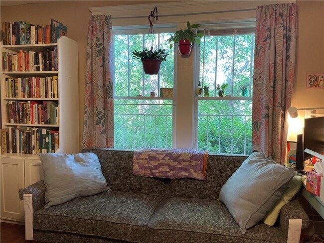 Photo - 132 Huron St