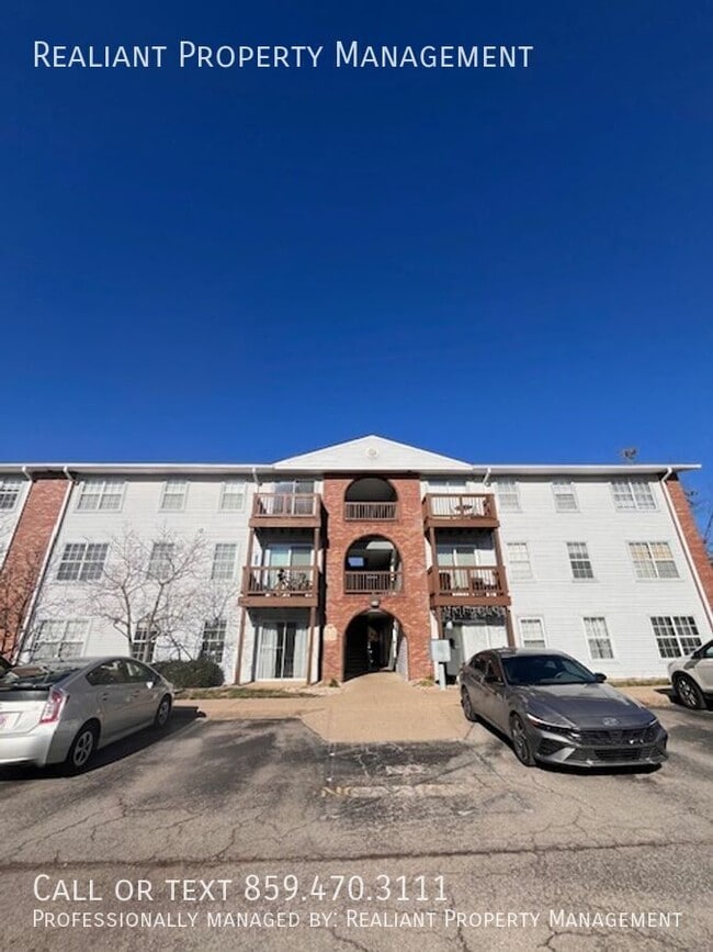 Building Photo - 209 Simpson Ave