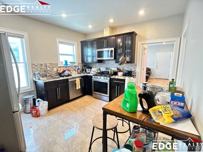 Building Photo - 83 Newbury St Unit 3 Rental