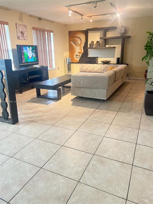 Photo - 14910 S River Dr