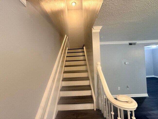 11008 Hunter Trail Ln