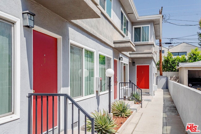 11749 Riverside Dr Unit 6