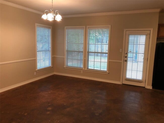 504 W N Loop Blvd