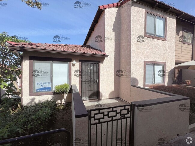 Building Photo - 3 Bed/2 Bath Two Story Townhome in Gated C...