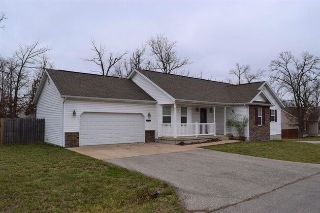 Photo - 3-Bedroom Home with Room to Roam – Fenced In Backyard