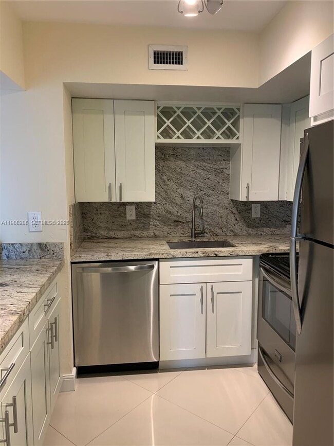 Photo - 2715 Tigertail Ave Unidad 203