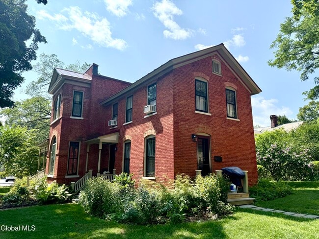 Building Photo - 302 Nelson Ave Rental