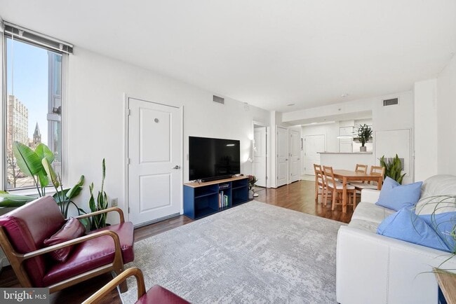 Building Photo - 555 Massachusetts Ave NW Unit 311