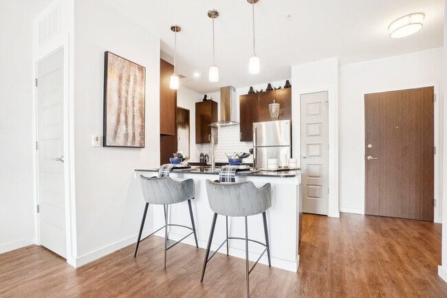 A1 1BR, 1BA - 707SF Bathroom