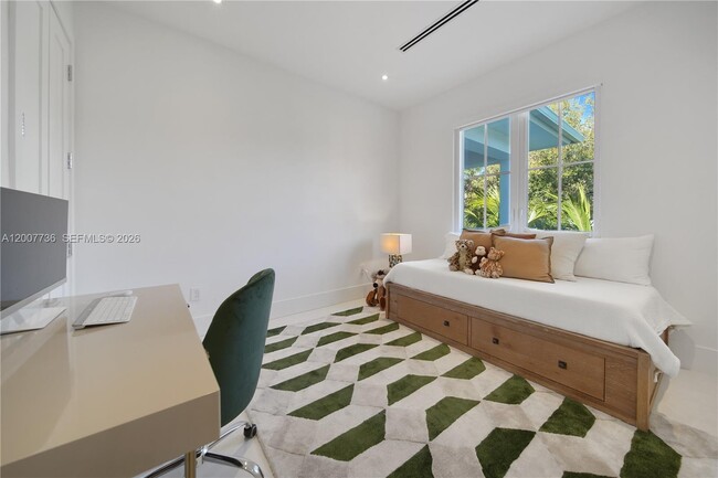 Photo - 6901 Veronese St