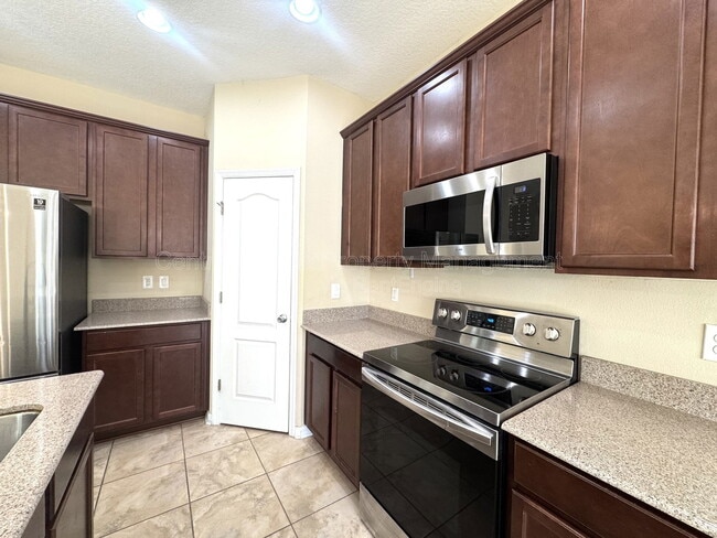 Photo - 215 Lakeshore Dr