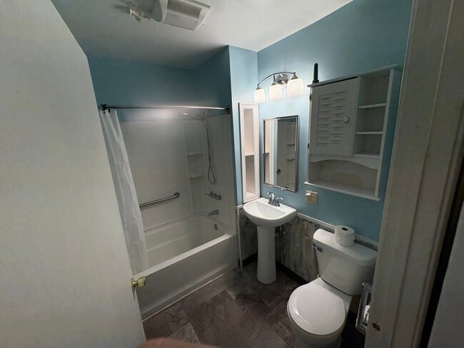 Photo - 107 W Laurel St