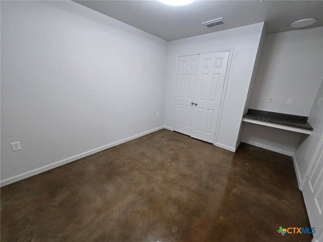 Photo - 1037 W Court St Unidad C