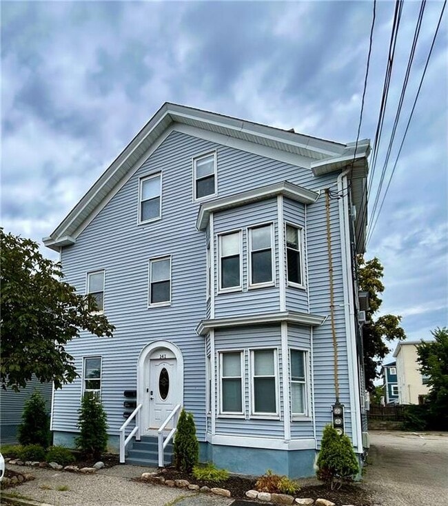 Building Photo - 141 Grove St Unit 1 Rental