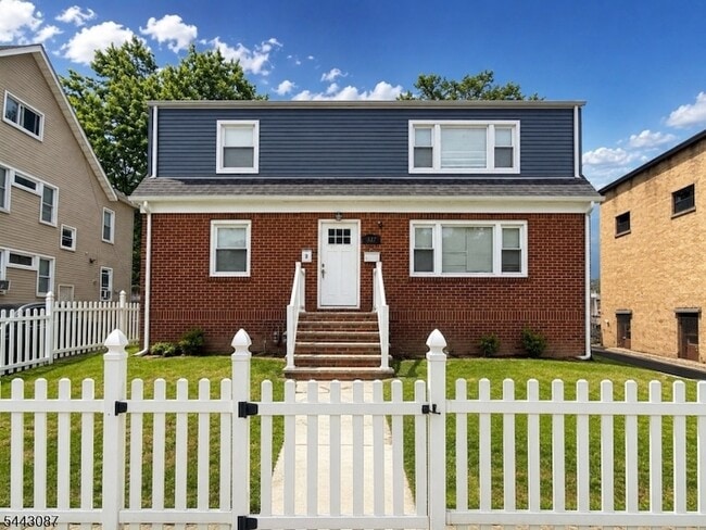 Building Photo - 337 S Clinton St Unit 2
