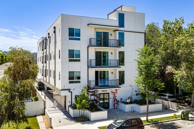 Building Photo - 10934 Peach Grove St