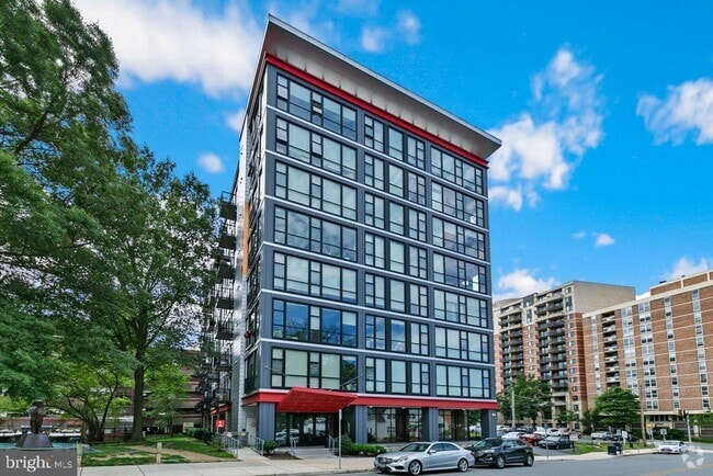 Building Photo - 1320 Fenwick Ln Unit 402 Rental