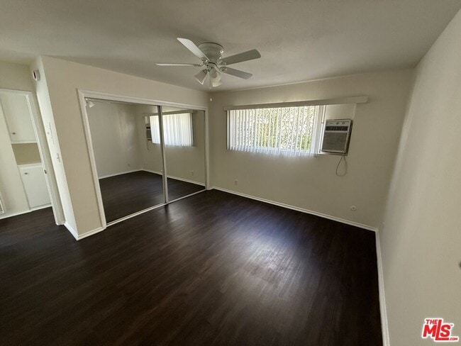 Photo - 18600 Burbank Blvd Unidad 107