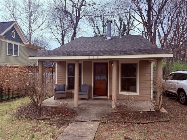 Photo - 218 E Maple St