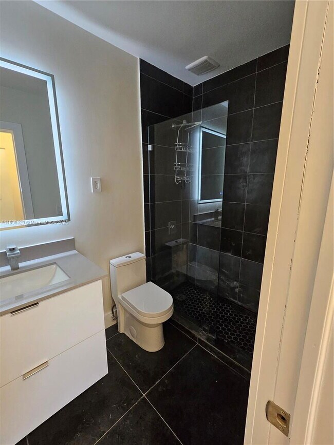 Photo - 834 Raymond St