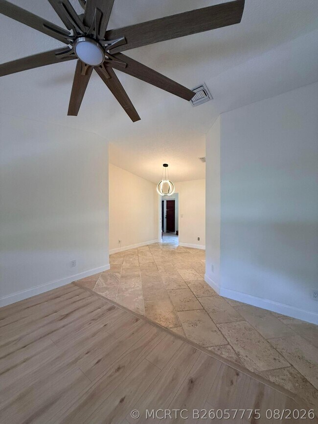 Photo - 550 SW Natura Ave