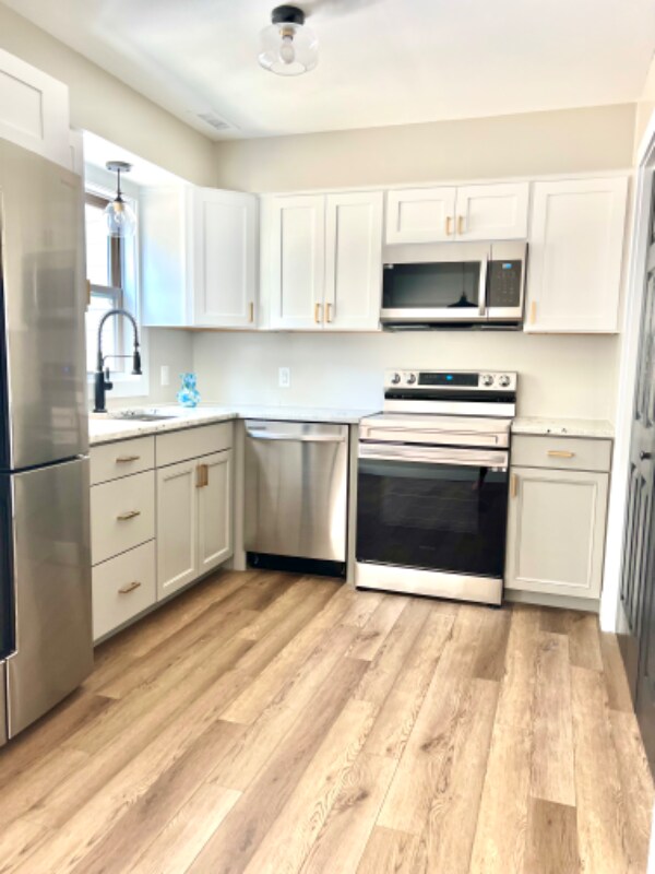 Building Photo - 8 Port W Ct