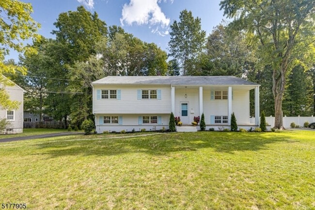 Photo - 50 Colonial Way