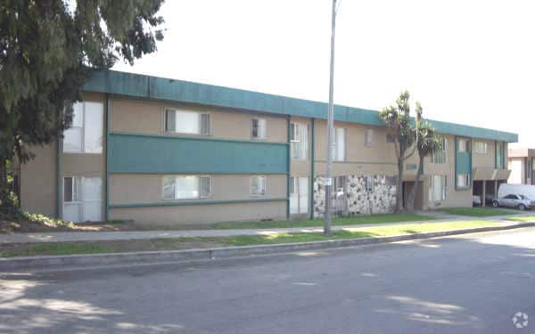 3200 W 99th St