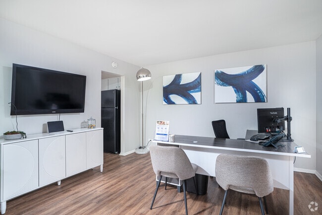 Leasing Room - Office