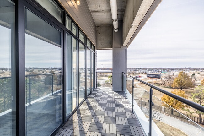 2 habitaciones, 2 baños - 972 pies cuadrados - B5 - Unidad de esquina - Balcón - The Tulsan at Midtown