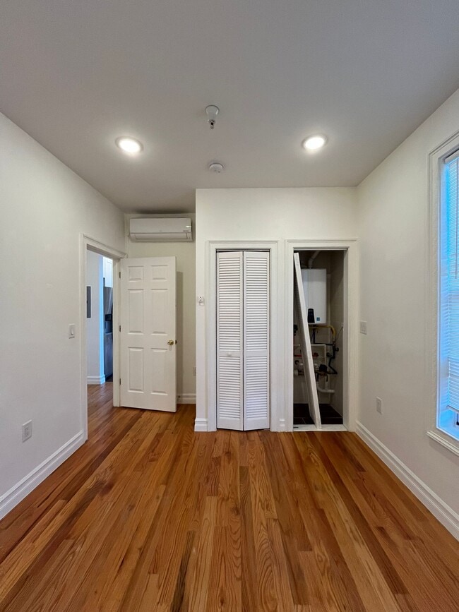 Building Photo - 373 Danforth Ave Unit 303